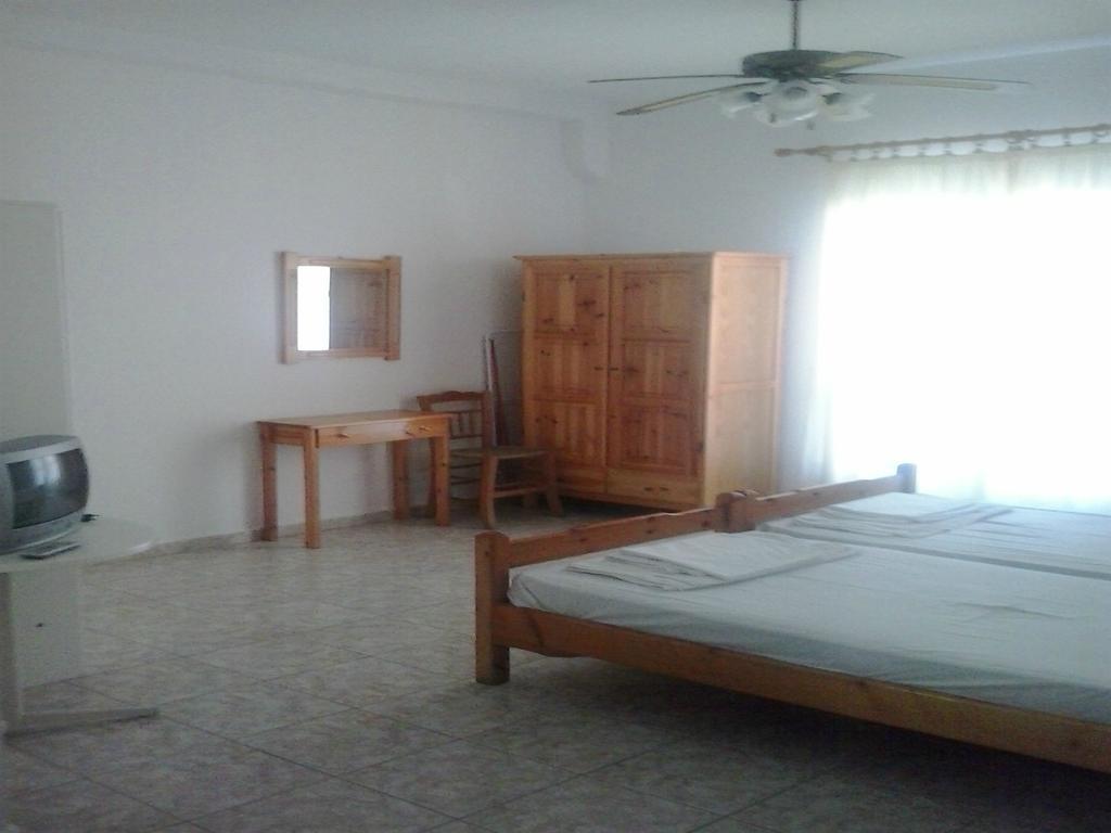 Karagiozos Studios & Apartments Szkópelosz Szoba fotó